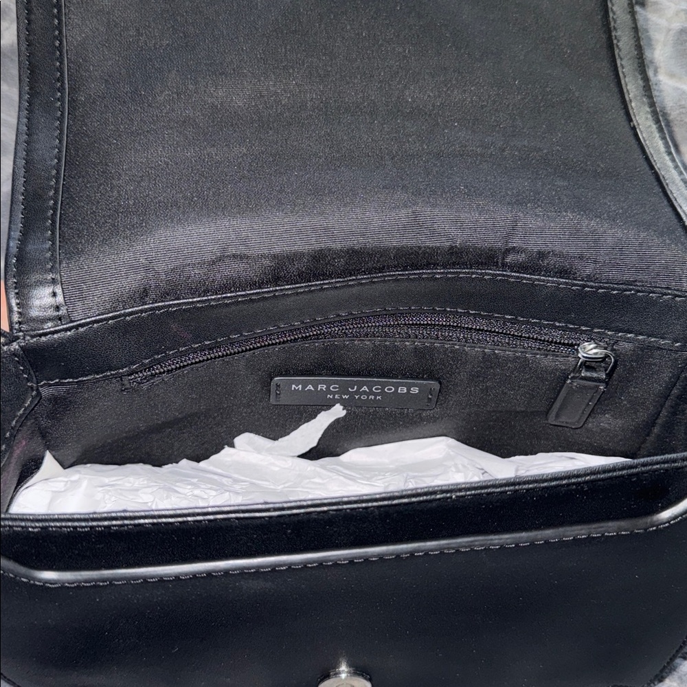 Marc Jacobs Crossbody Bag⭐️ - Picture 8 of 9